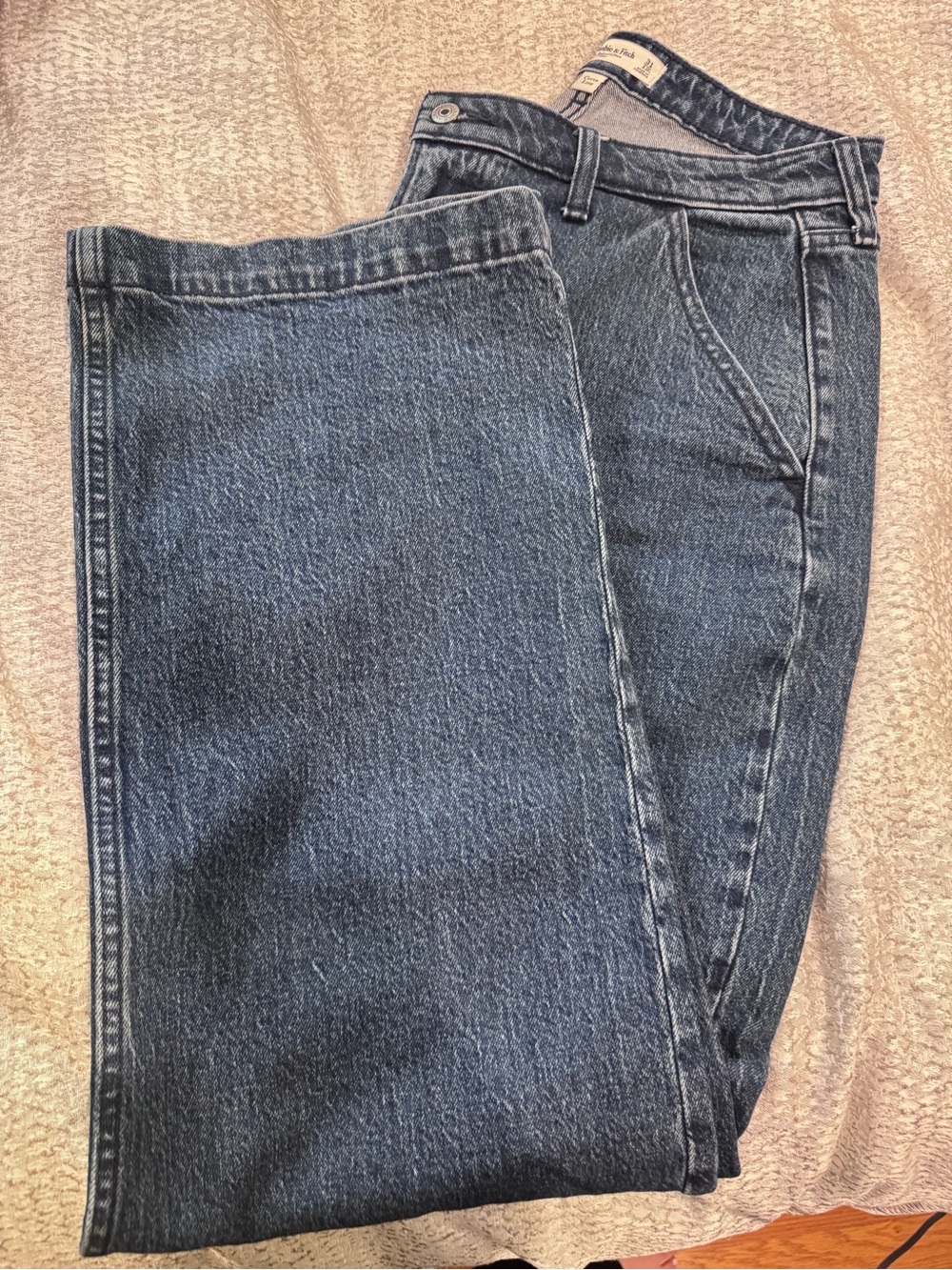 Abercrombie & Fitch “The 90s Relaxed Jean High Rise”